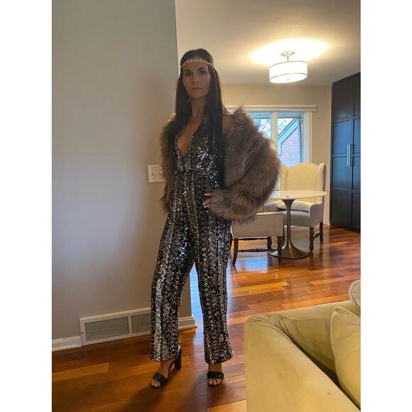 BARDOT Black Sequin Disco Deep V-Neck Halter Tie Center Back Jumpsuit sz US 8 - Picture 16 of 16